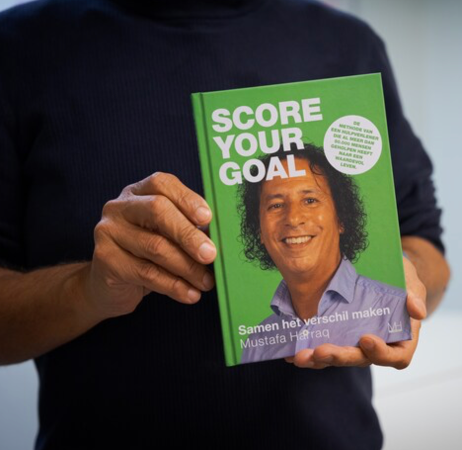 Mustafa Harraq (57) schrijft boek ‘Score your goal’: “Ik ben twee minuten dood geweest, dat heeft mijn leven veranderd”