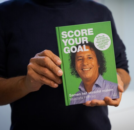 Mustafa Harraq (57) schrijft boek ‘Score your goal’: “Ik ben twee minuten dood geweest, dat heeft mijn leven veranderd”
